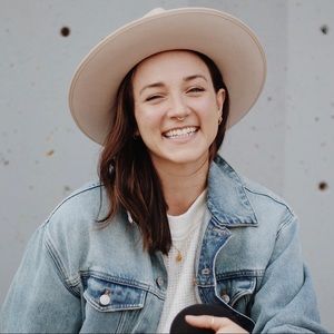 Meet your Posher, Elena